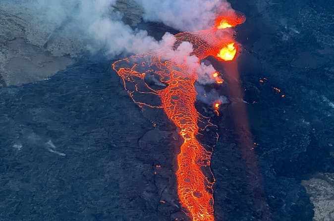 Iceland Volcanic Eruption Area Helicopter Tour from Reykjavík: supplier photo 2
