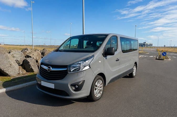 Private Transfer between Keflavik/Reykjavik Airport & City: supplier photo