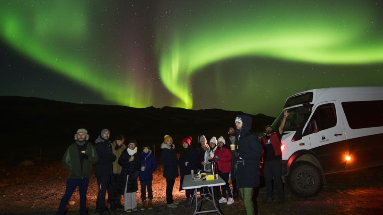 Reykjavik: Guided Northern Lights Tour with Hot Cocoa & Photos: supplier photo 2