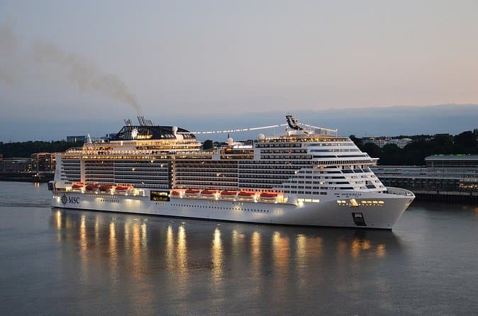 Keflavik Area Hotels and Reykjavik Cruise Port: Private Transfer: supplier photo 2