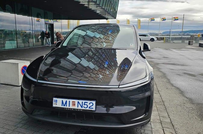 Private Transfer from Keflavik Airport to Reykjavik: photo supplied by the booking partner